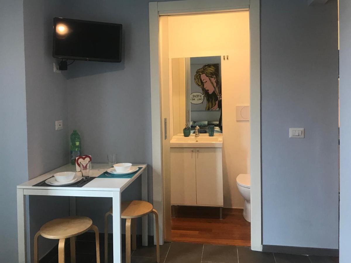Pied A Terre Sant'Agostino Apartment Milan Bagian luar foto