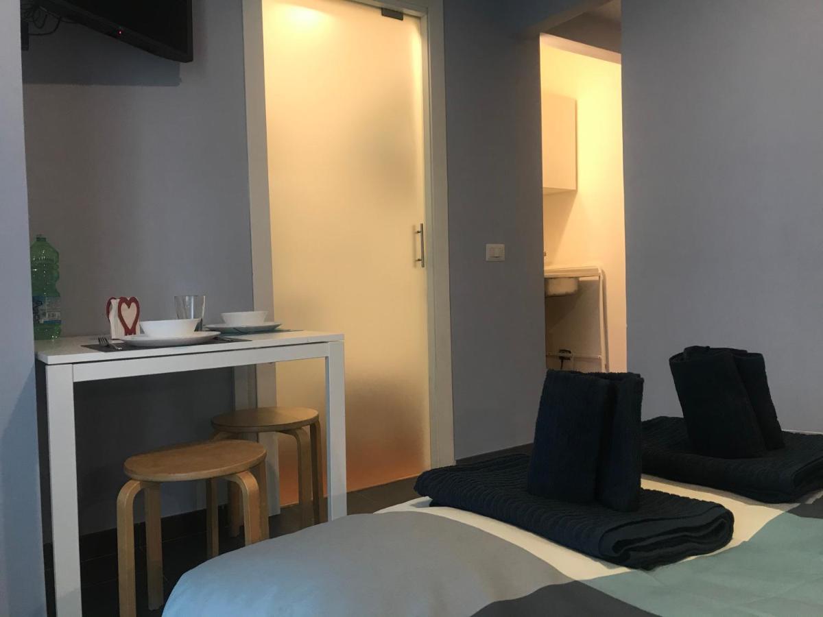 Pied A Terre Sant'Agostino Apartment Milan Bagian luar foto
