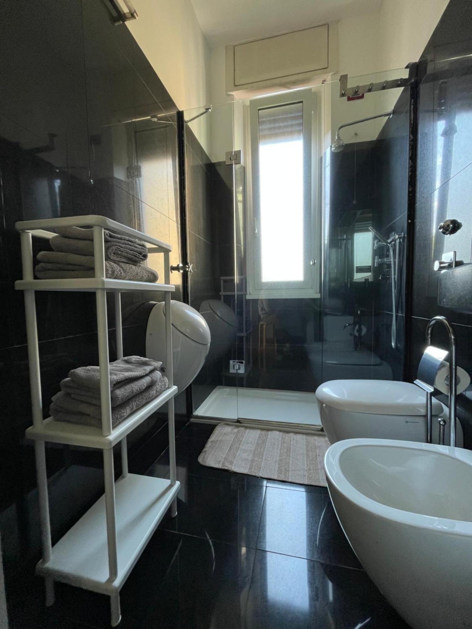 Pied A Terre Sant'Agostino Apartment Milan Bagian luar foto