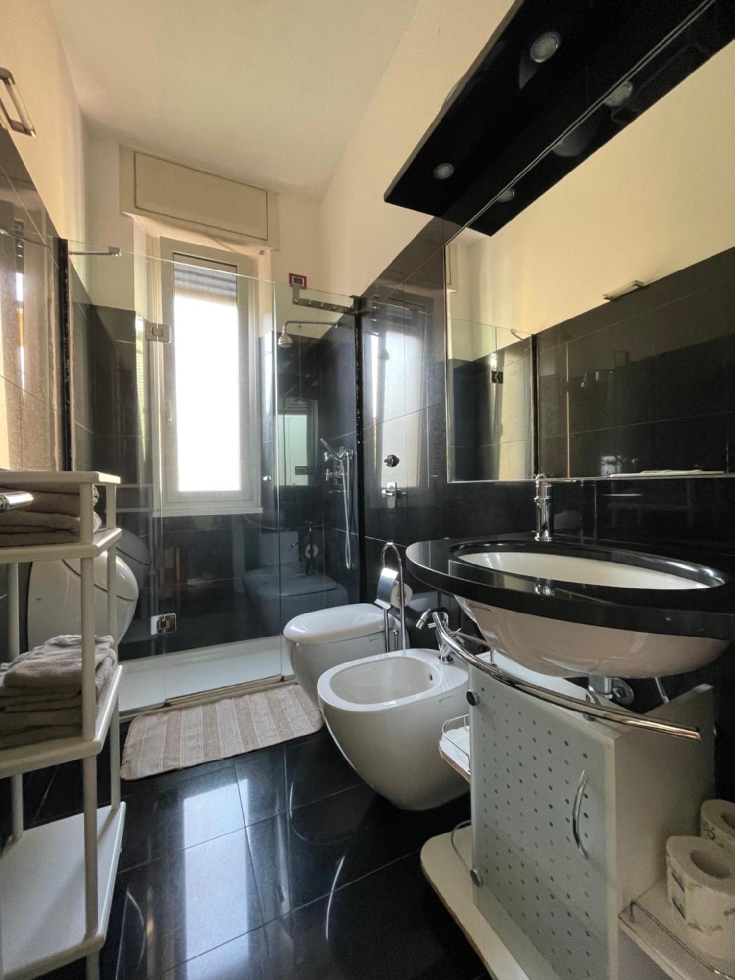 Pied A Terre Sant'Agostino Apartment Milan Bagian luar foto