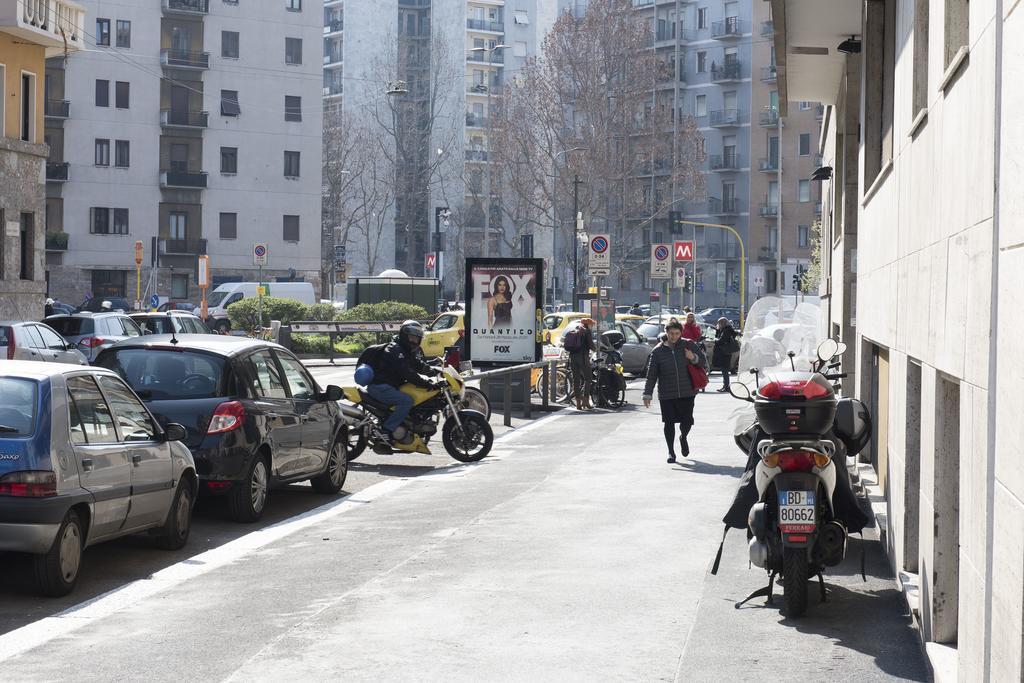 Pied A Terre Sant'Agostino Apartment Milan Bagian luar foto