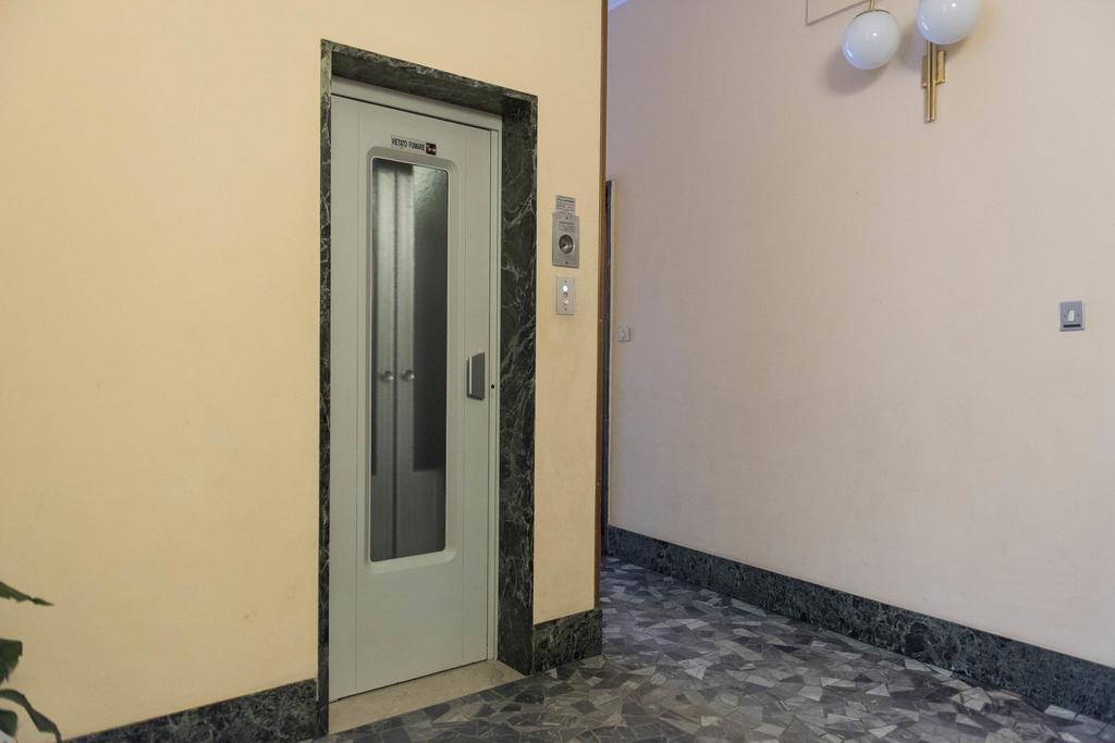 Pied A Terre Sant'Agostino Apartment Milan Bagian luar foto