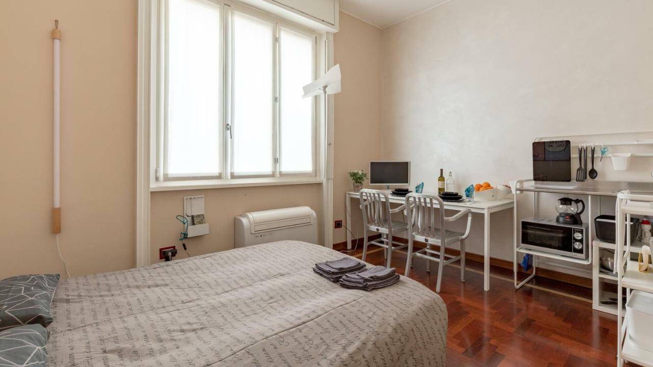 Pied A Terre Sant'Agostino Apartment Milan Bagian luar foto