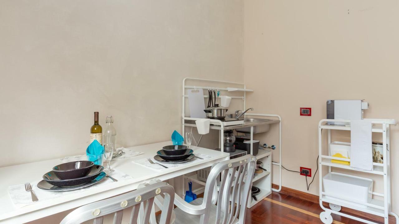 Pied A Terre Sant'Agostino Apartment Milan Bagian luar foto